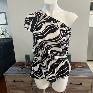 NWT Jon & Anna New York one sleeve blouse top